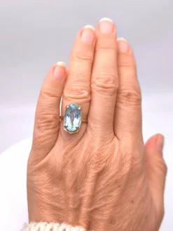 Bague vintage or gris et aigue marine ovale