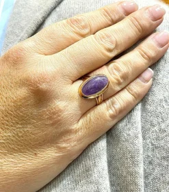 Bague vintage or jaune 18 carats et jade lavande