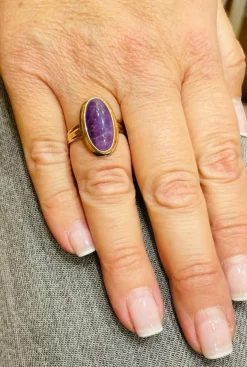Bague vintage or jaune 18 carats et jade lavande