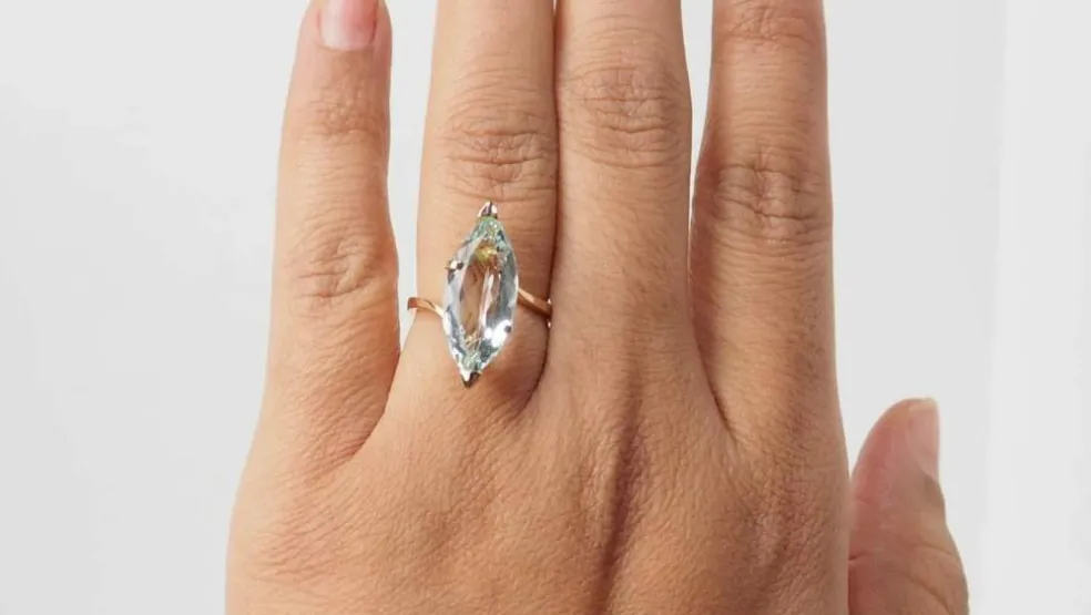 Bague vintage or jaune et aigue-marine