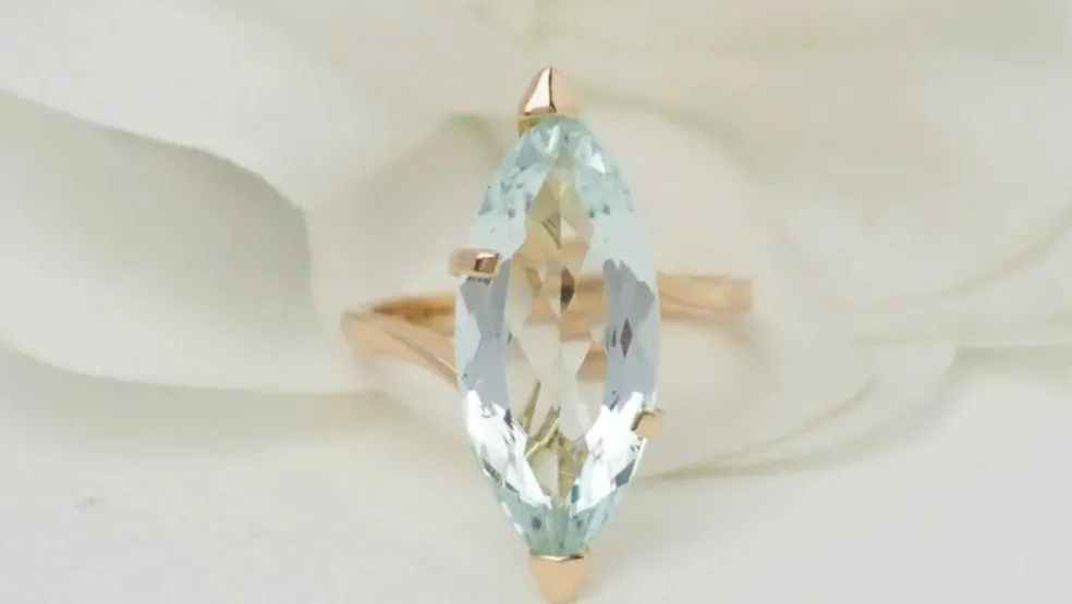 Bague vintage or jaune et aigue-marine