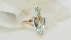 Bague vintage or jaune et aigue-marine