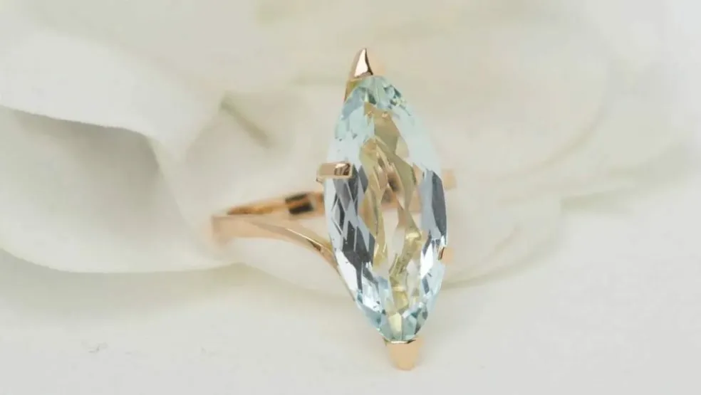 Bague vintage or jaune et aigue-marine