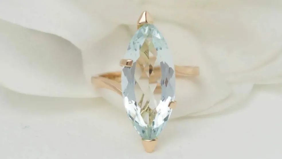 Bague vintage or jaune et aigue-marine