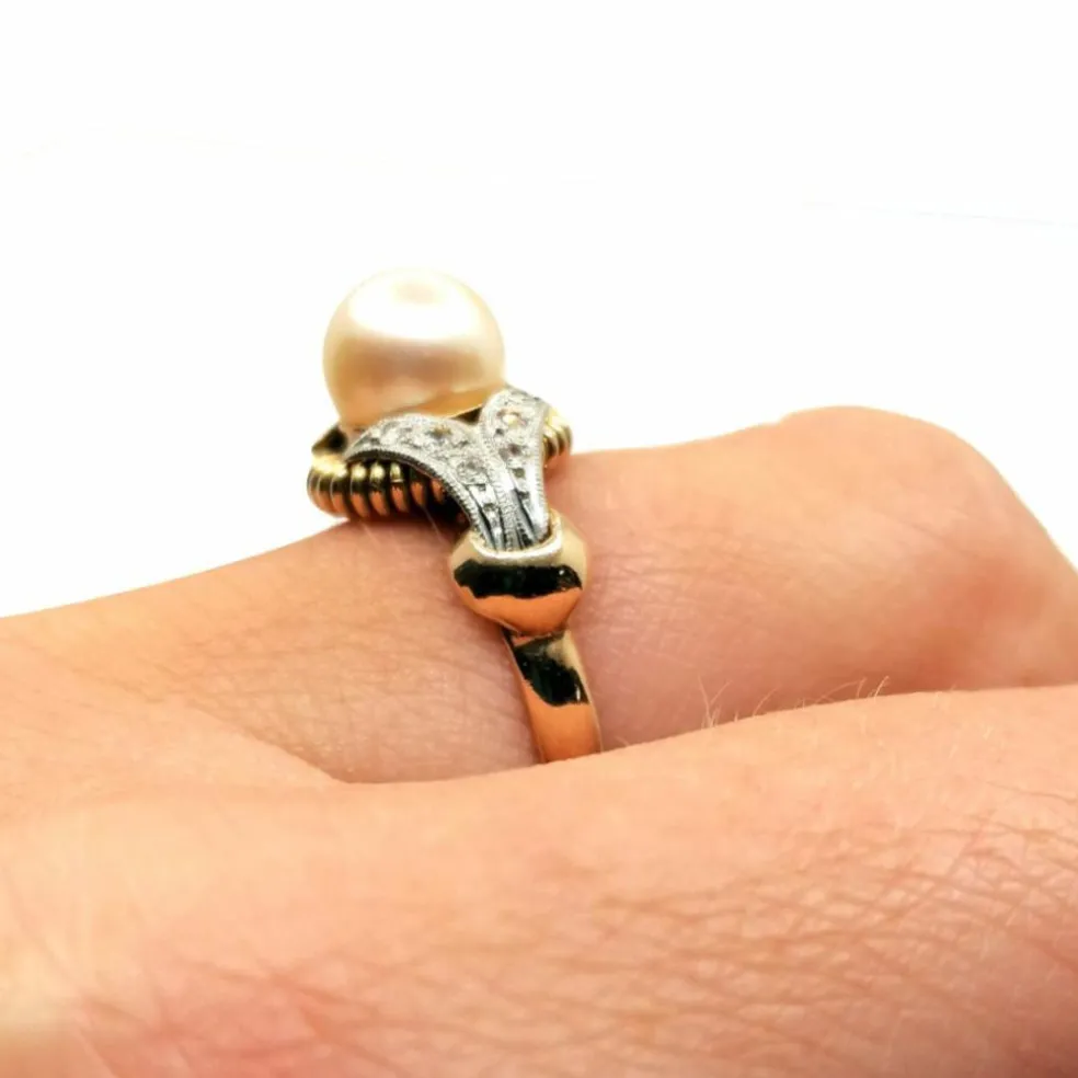 Bague vintage or jaune et perle de culture