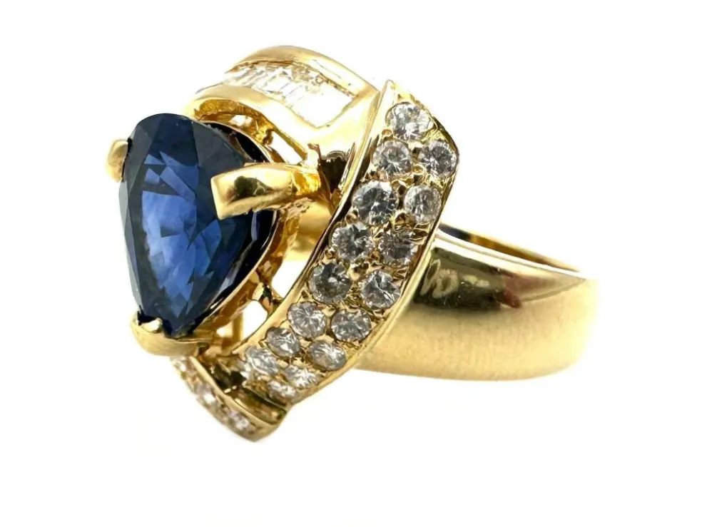 Bague Vintage or jaune 18K, saphir et diamants