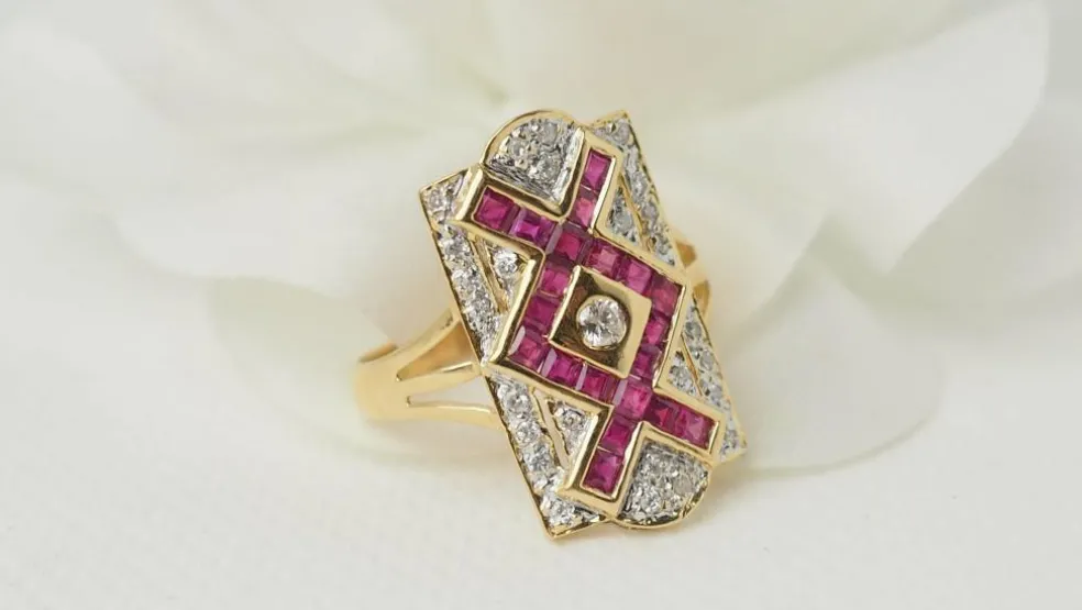 Bague vintage or jaune rubis et diamants