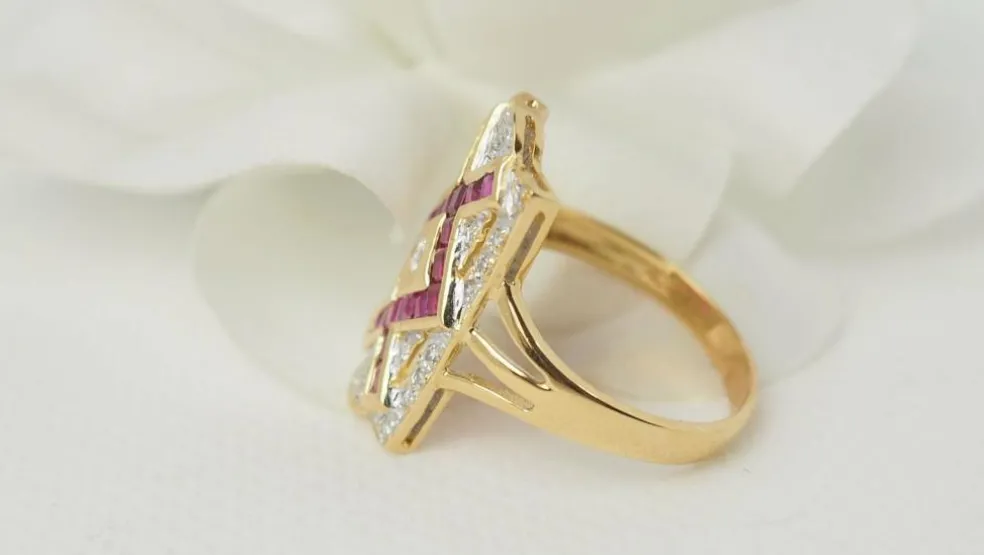 Bague vintage or jaune rubis et diamants