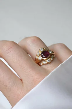 Bague vintage or jaune, rubis 1,94 ct, diamants
