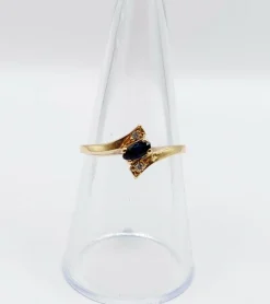 Bague vintage or jaune, saphir navette et diamants