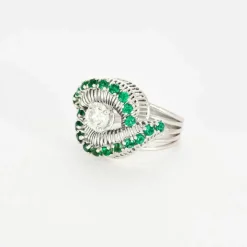 Bague Vintage or, platine, émeraudes et diamants