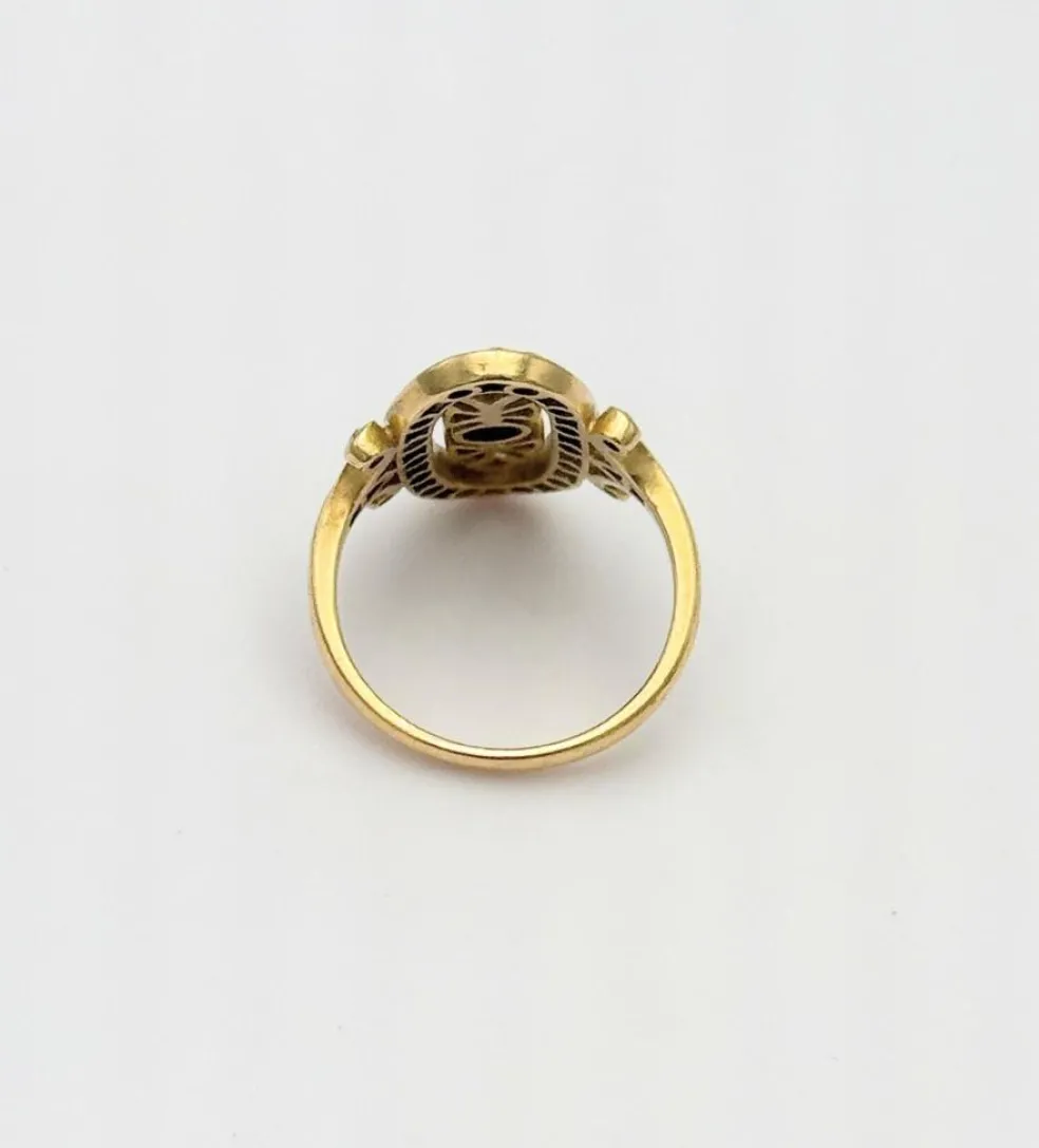 Bague vintage ovale en or jaune 18K sertie de 43 diamants