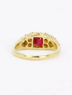 Bague vintage rubis coussin diamants or jaune