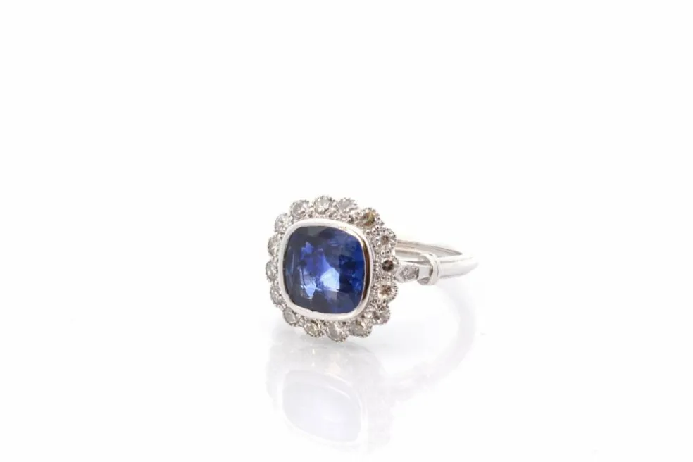 Bague vintage saphir de 2,83cts et diamants