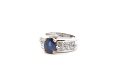 Bague vintage saphir et diamants en or blanc