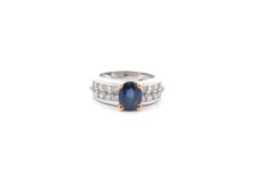 Bague vintage saphir et diamants en or blanc