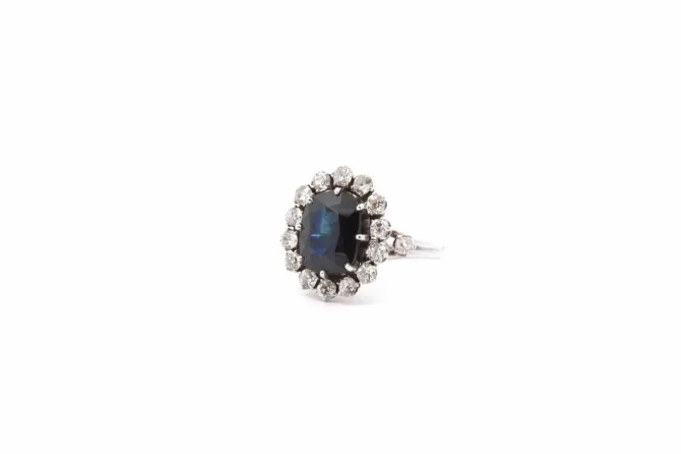 Bague vintage saphir et diamants en or blanc