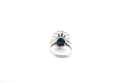 Bague vintage saphir et diamants en or blanc