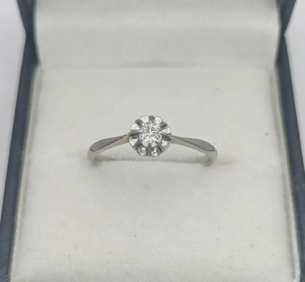 Bague vintage solitaire diamant or gris 18K