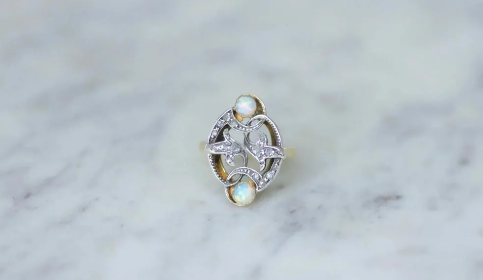 Bague volutes Or jaune Argent Diamants Opales