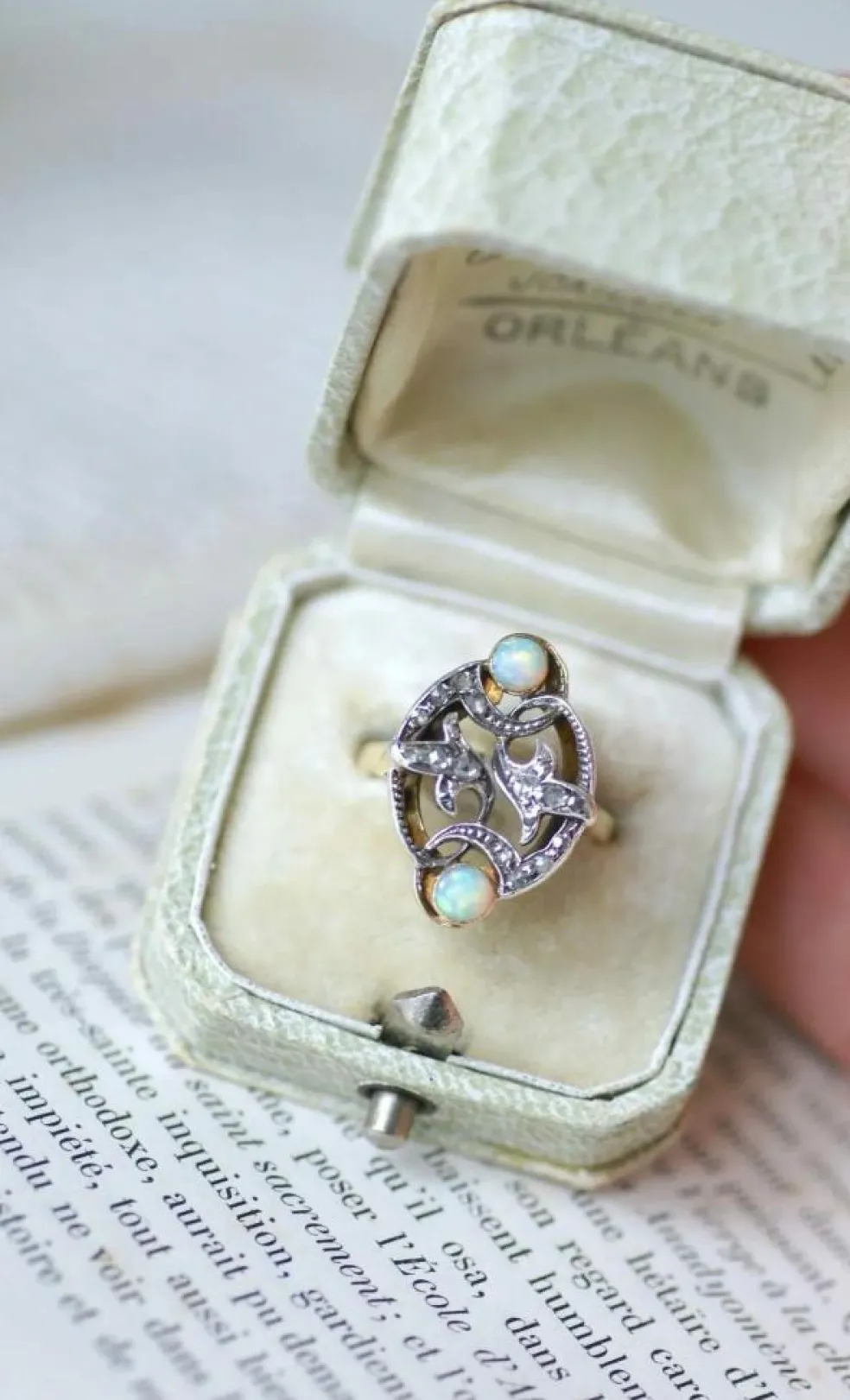 Bague volutes Or jaune Argent Diamants Opales