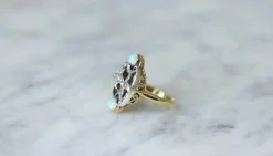 Bague volutes Or jaune Argent Diamants Opales