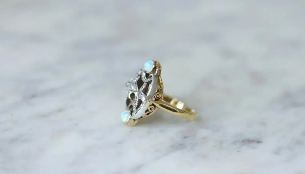 Bague volutes Or jaune Argent Diamants Opales