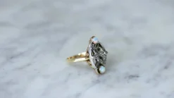 Bague volutes Or jaune Argent Diamants Opales