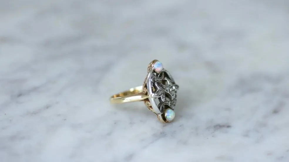 Bague volutes Or jaune Argent Diamants Opales