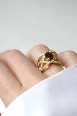Bague Volutes or jaune, rubis et diamants