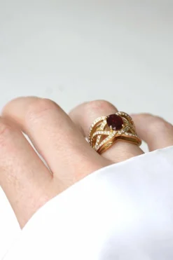 Bague Volutes or jaune, rubis et diamants