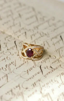 Bague Volutes or jaune, rubis et diamants