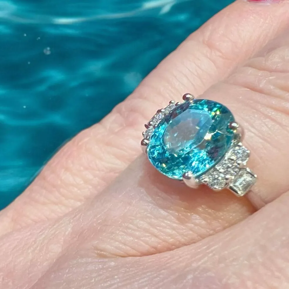 Bague zircon bleu naturel diamants