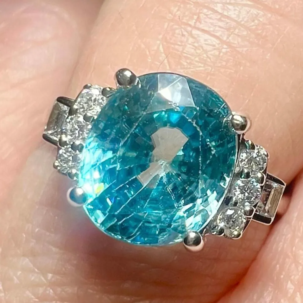 Bague zircon bleu naturel diamants