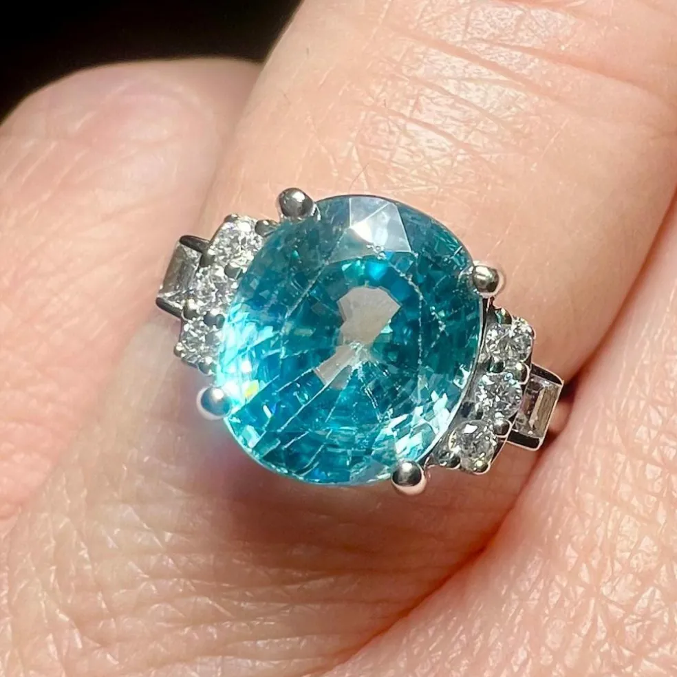 Bague zircon bleu naturel diamants