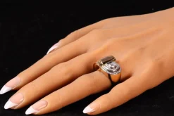 Beauté architecturale : bague vintage en or jaune, rouge et platine avec diamants des années 1950