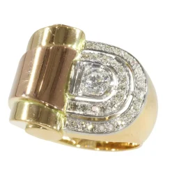 Beauté architecturale : bague vintage en or jaune, rouge et platine avec diamants des années 1950