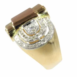 Beauté architecturale : bague vintage en or jaune, rouge et platine avec diamants des années 1950