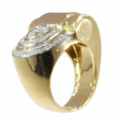 Beauté architecturale : bague vintage en or jaune, rouge et platine avec diamants des années 1950