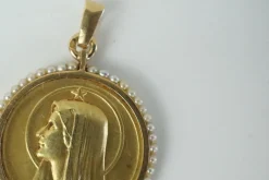 Becker - Médaille religieuse Maris Stella en or et perles fines