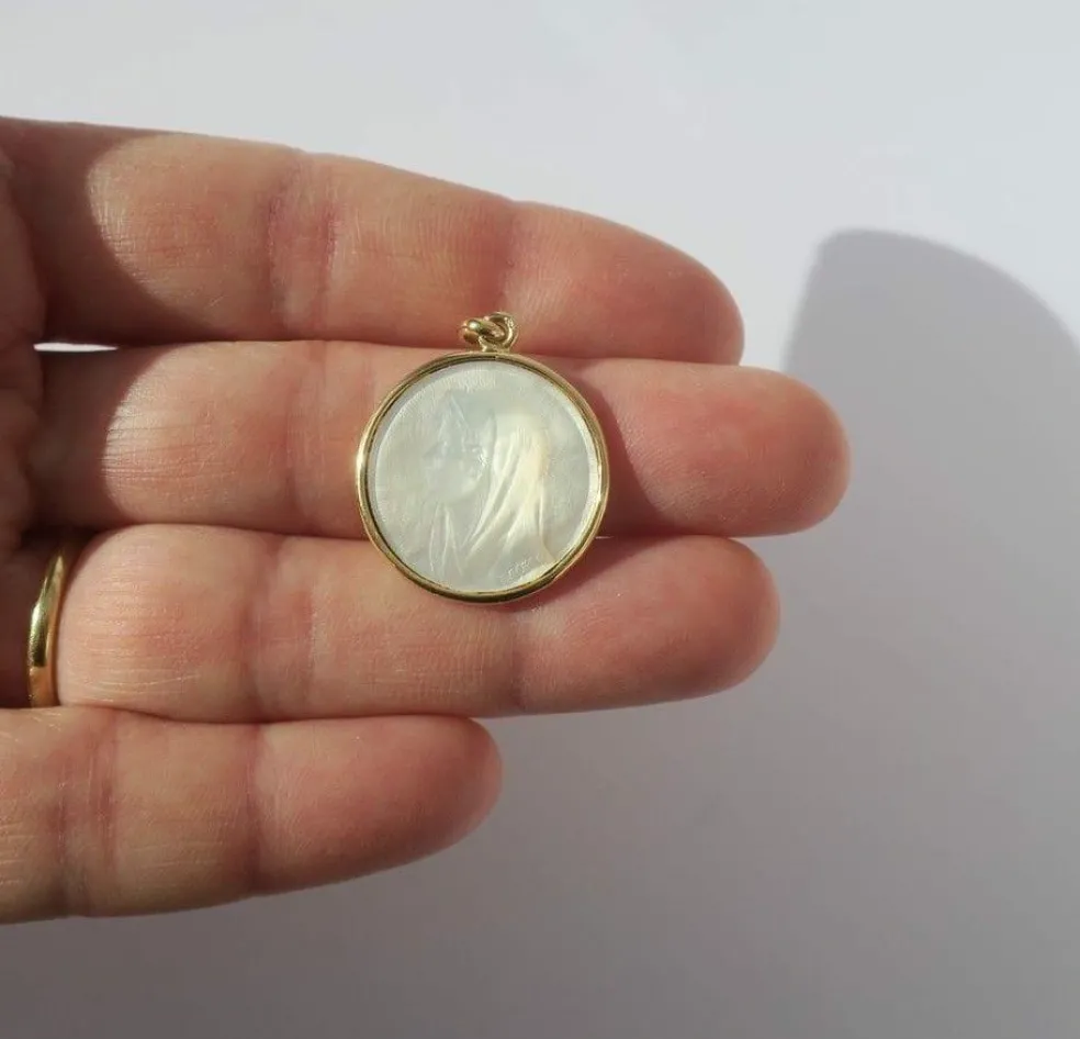 BECKER médaille vintage Vierge nacre or