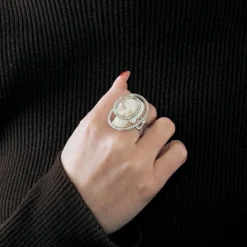 BERNARD DELETTREZ - Bague or blanc, diamants et jaspe blanc