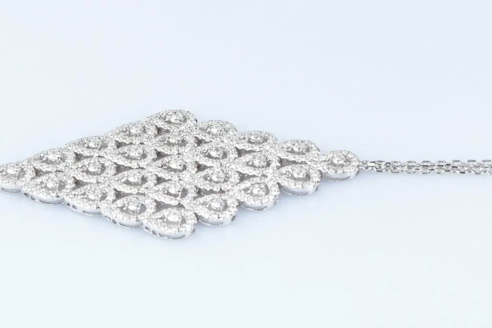 Bijou de main haute joaillerie or blanc