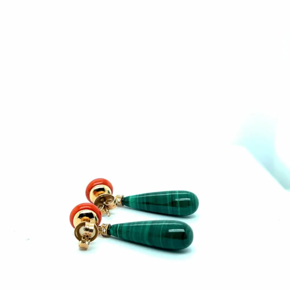 Boucle d'oreille en malachite, corail, diamant et or jaune