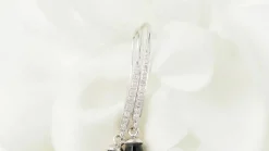 Boucles d'oreille en or blanc, diamants et onyx