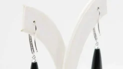 Boucles d'oreille en or blanc, diamants et onyx