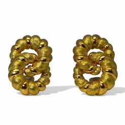 Boucles d’oreille en or jaune enlacés et torsadés. Roger Lebenstein
