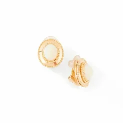 Boucles d'oreille en or jaune et opales d'Australie.