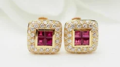 Boucles d'oreille en or jaune, rubis et diamants