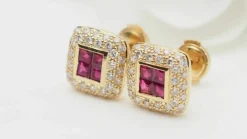 Boucles d'oreille en or jaune, rubis et diamants